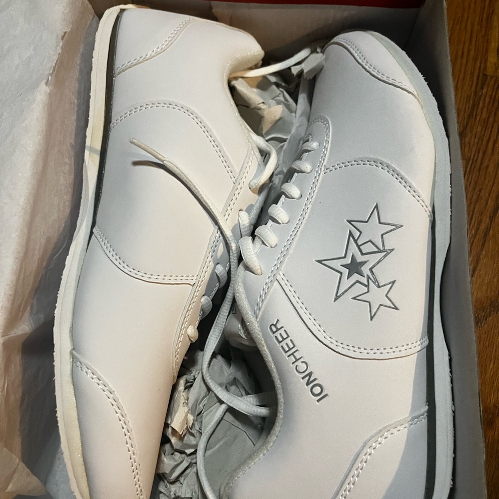 New in box ION CHEER celebration SHOE white leather cheer shoes sz 9 1/2